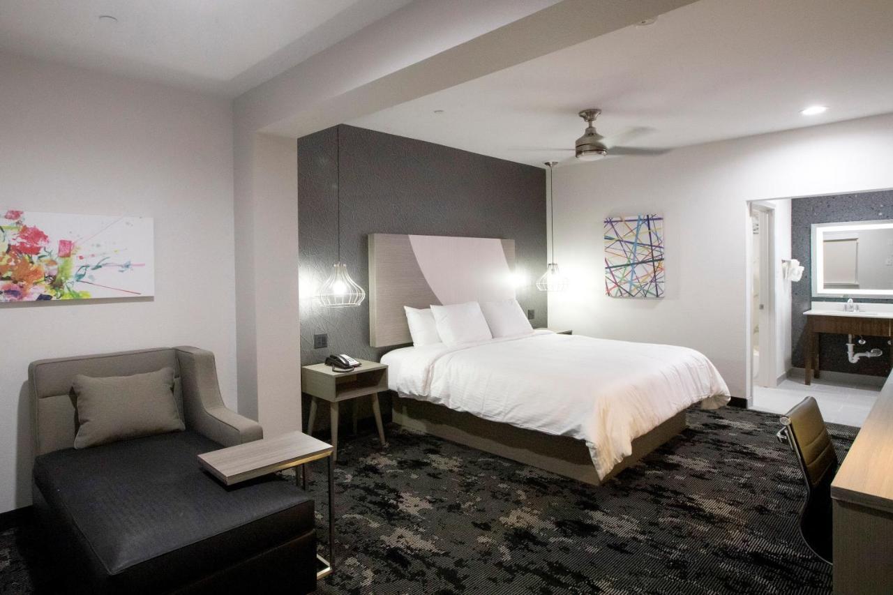 House Hotel Houston Bagian luar foto