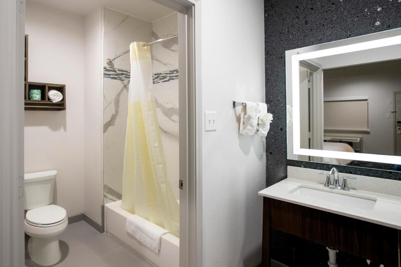 House Hotel Houston Bagian luar foto